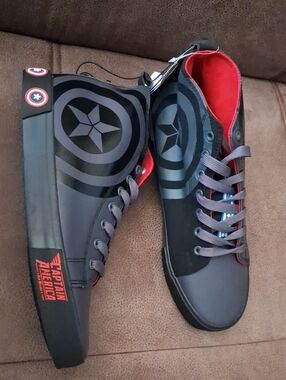Marvel Captain America Men's High-Top Sneakers Dark Gray Size 10